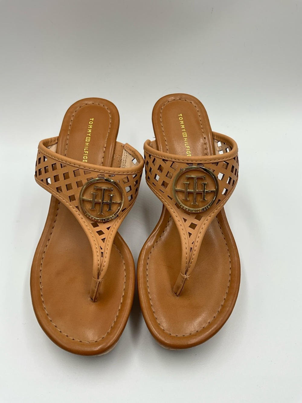 Tommy Hilfiger Size 7 Tan Leather Thong Sandals with Branded Medallion